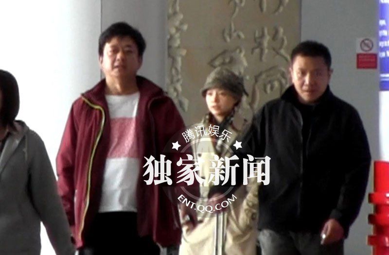 章子怡抵京撒貝寧接機(jī) 同回公寓秀恩愛
