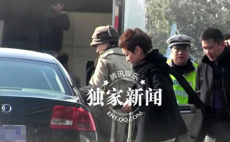 章子怡抵京撒貝寧接機 同回公寓秀恩愛