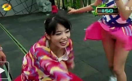 韓國女主播穿肉色衣播報 盤點(diǎn)各國女主播彪悍穿衣