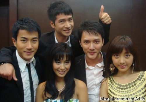 2012娛圈年度囧人囧事(二) 中年女星尺度大開(kāi) 李維嘉遭胸襲