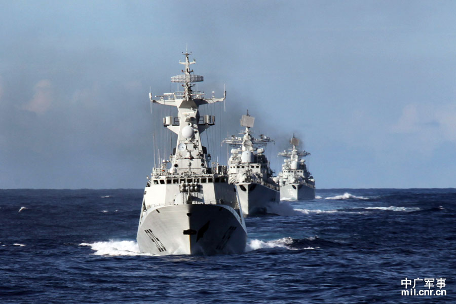 海軍東海艦隊驅(qū)護(hù)艦編隊航行