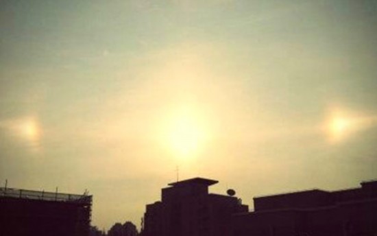 上海現(xiàn)“3個(gè)太陽(yáng)”奇觀(guān)