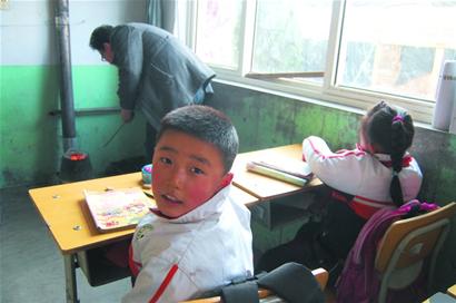 即墨城南小學(xué)因變壓器功率太小影響學(xué)生用電取暖 相關(guān)部門承諾本周內(nèi)讓教室熱起來(lái)