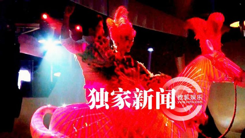 范冰冰片場(chǎng)大跳騎馬舞 瘋狂露腿尖叫