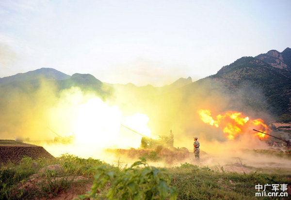 資料圖：成都軍區(qū)某高炮團(tuán)實(shí)施復(fù)雜電磁對(duì)抗演練。