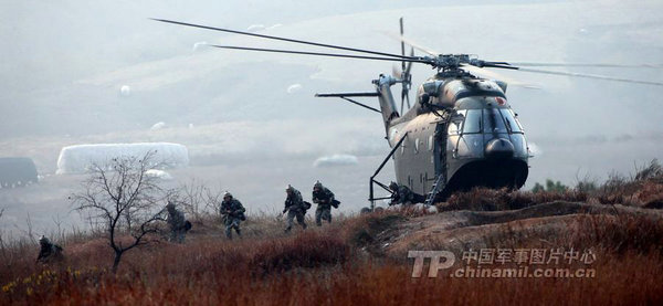 資料圖：南京軍區(qū)機(jī)降部隊(duì)投入戰(zhàn)斗。