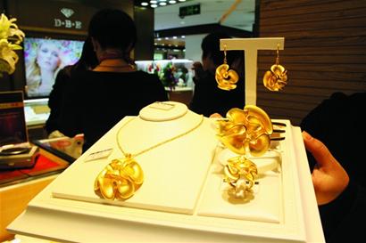 青島金價(jià)每克下跌最多50元 優(yōu)惠幅度大購(gòu)買(mǎi)劃算