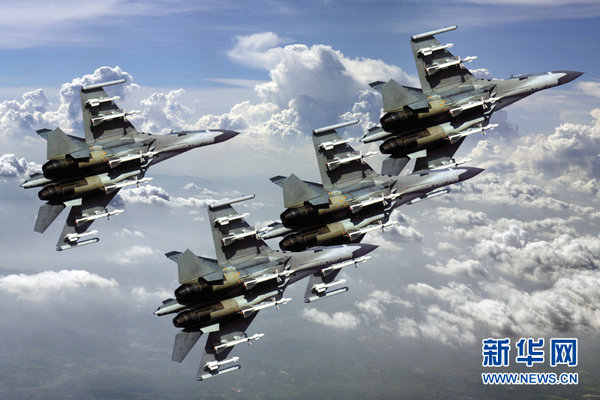 資料圖：中國空軍雄鷹翱翔藍(lán)天。