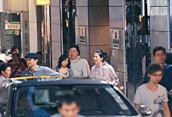 朱茵餐廳怒吼孫儷街邊發(fā)飆 揭?jiàn)蕵?lè)圈“母老虎”
