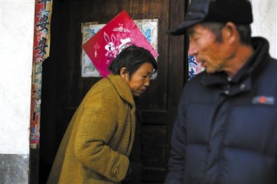 12月18日，閔擁軍父母稱，案發(fā)前兒子是癲癇癥發(fā)作跑出去。