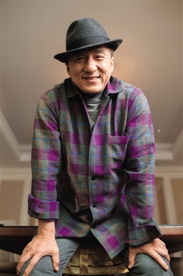 成龍否認(rèn)被警方調(diào)查改稱槍和手榴彈是保鏢的