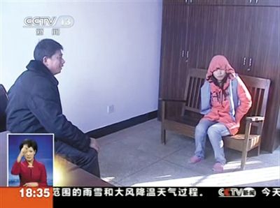 浙江蘭溪，警方訊問“全能神”邪教組織人員。央視視頻截圖