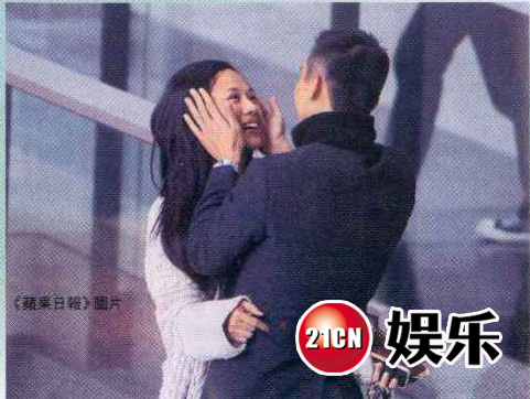 41歲陳松伶半億身家在手 “包養(yǎng)”國(guó)產(chǎn)嫩老公張鐸