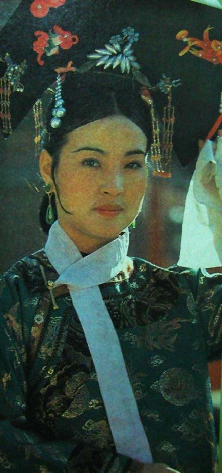劉曉慶罕見(jiàn)青澀舊照曝光