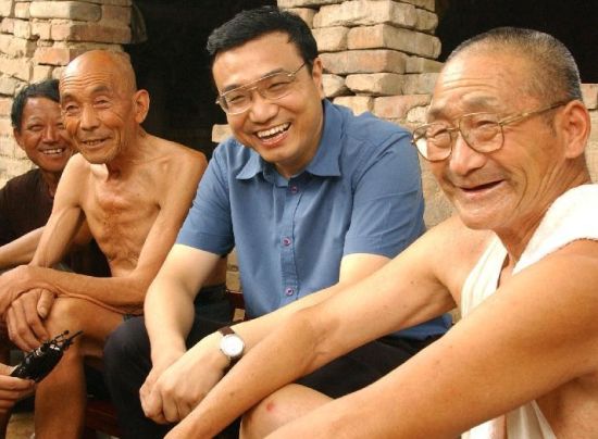 李克強(qiáng)在“棚改”過程中一再強(qiáng)調(diào)的“萬事民為先”這句話，成為他日後主政的核心理念。新華社