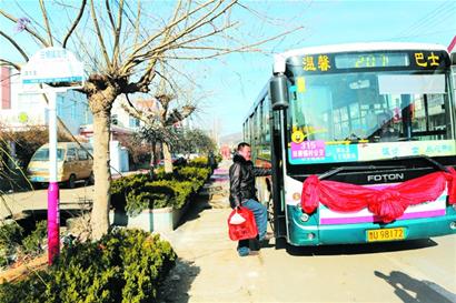 方便！出門咱就能上公交車