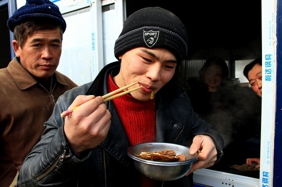 2013我的心愿 建筑工:領(lǐng)工錢過(guò)大年