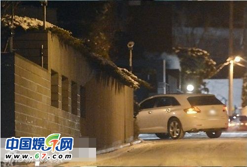 金泰熙Rain約會被拍 出行口罩遮面