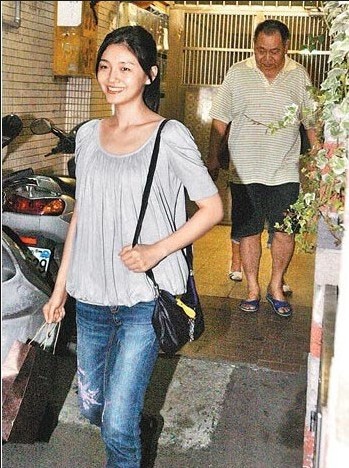大小S緊急收工返臺探望父親 報告最新病情曬家庭溫馨合照