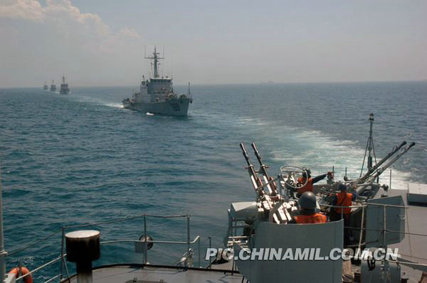 資料圖：中國(guó)海軍某獵潛艇大隊(duì)機(jī)動(dòng)反潛演練。