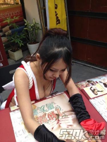 性感雞排妹成游戲代言 細數(shù)臺灣宅男女神(組圖)