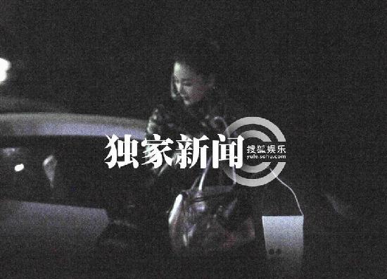 李晨駕豪車接張馨予 路邊吃烤串