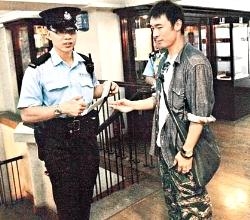 明星打記者內幕：謝霆鋒丑態(tài)被拍發(fā)飆 李亞鵬怒掐記者
