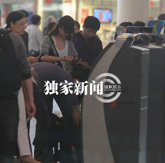 湯唯疑似男友曝光：滿(mǎn)面胡須 似張震