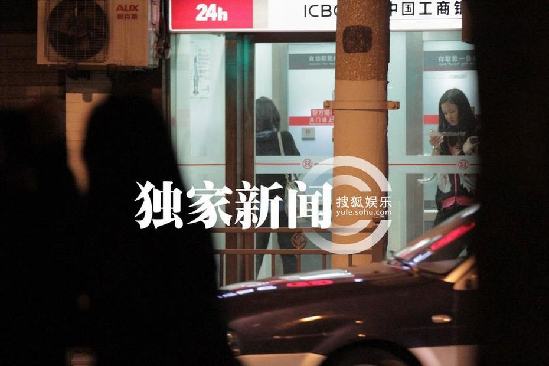 劉詩詩深夜街邊攤大閘蟹解饞 網友：粉絲送螃蟹最貼心