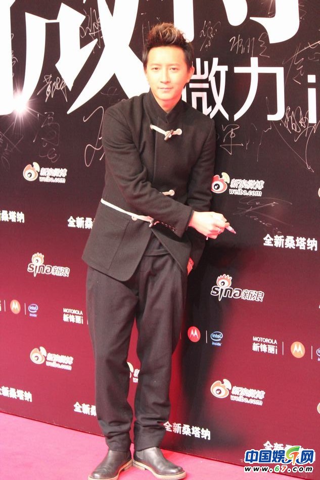 三代女神低胸搶鏡 姚晨挺大肚王力宏當(dāng)眾開黃腔