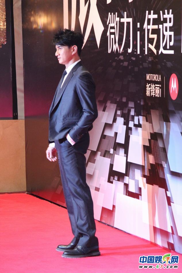 三代女神低胸搶鏡 姚晨挺大肚王力宏當眾開黃腔