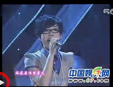 吳莫愁09年參加選秀視頻曝光 短發(fā)淡妝清純?nèi)缰袑W生