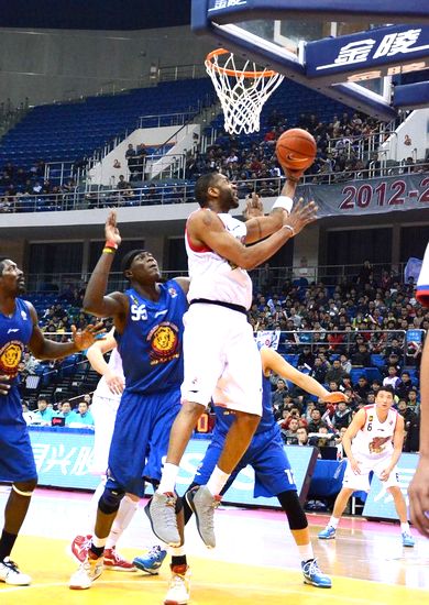 雙星兩個加時(shí)2分險(xiǎn)勝天津 慘烈迎來5連勝