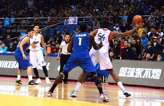 雙星兩個加時(shí)2分險(xiǎn)勝天津 慘烈迎來5連勝