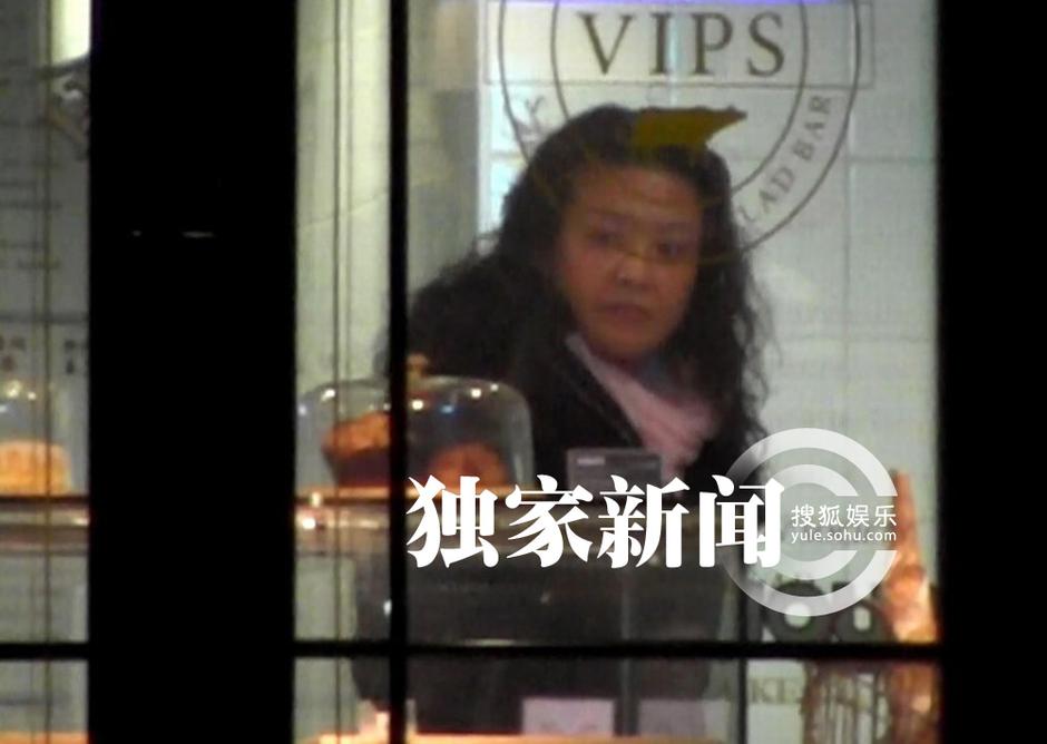 汪小菲攜母吃飯“問(wèn)計(jì)” 飯后打包送嬌妻