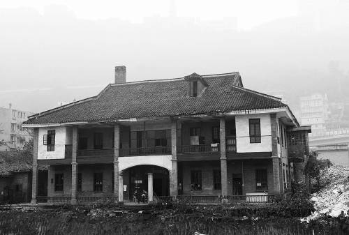 2009年2月3日，重慶渝中區(qū)李子壩，劉湘公館成“孤島”。陳慶/CFP