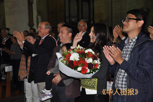 趙薇攜小四月與王菲兩女就餐 “三姐妹”一見(jiàn)如故