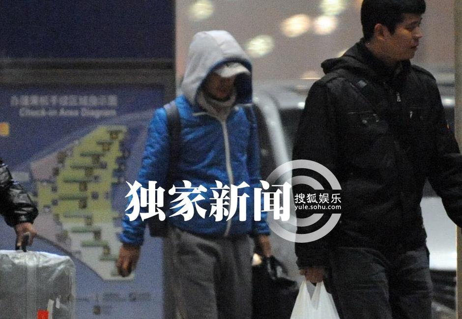 王寶強低調(diào)回京 愛妻開豪車接機共返愛巢