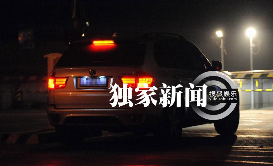 王寶強(qiáng)低調(diào)回京 愛(ài)妻開(kāi)豪車接機(jī)共返愛(ài)巢