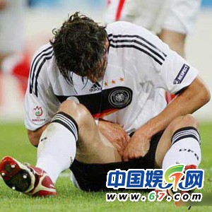 朱茵當(dāng)眾摳腳范冰冰挖鼻孔 盤點中外明星不雅抓拍(組圖)