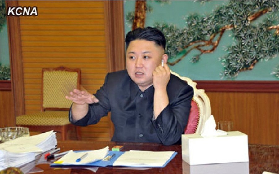 金正恩叼煙主持國(guó)家安全會(huì)議
