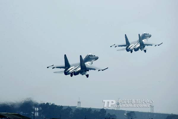 資料圖：南空航空兵精確打擊中遠距離目標。