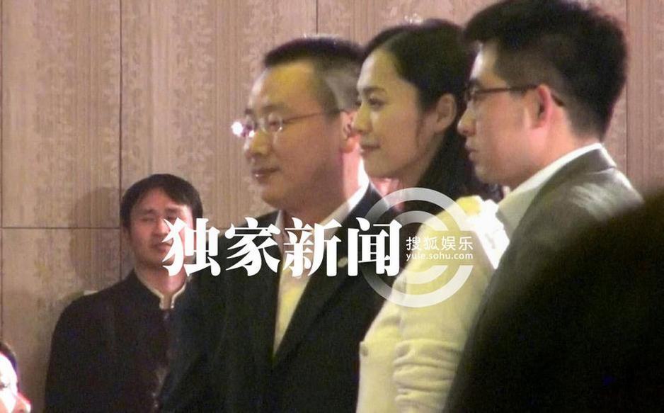每日追星：趙文卓為愛妻當(dāng)“助理” 姚晨挺孕婦曹郁貼心接機