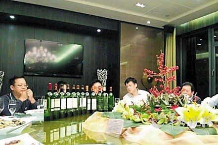格力總裁宴客花4萬(wàn)被停職 公司稱(chēng)沒(méi)見(jiàn)過(guò)此人