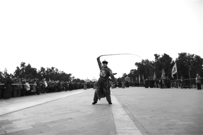 昨日上午，天壇公園上演清代祭天儀式，320人表演隊(duì)伍為歷年之最。新京報(bào)記者 浦峰 攝