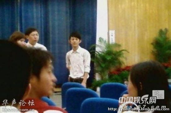 明星當(dāng)老師的課堂照 誰(shuí)最有范兒