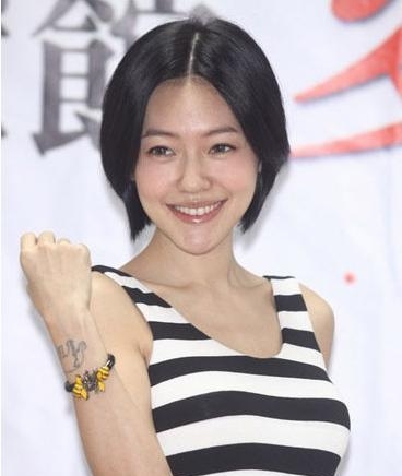 央視李思思靠男友登臺(tái) 揭眾多美女主持人的上位史