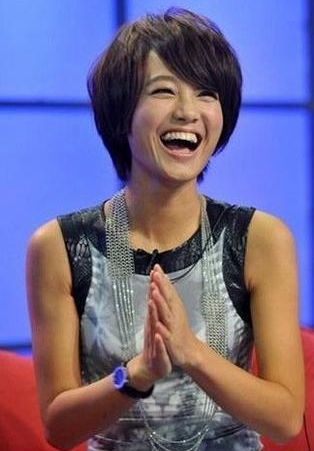央視李思思靠男友登臺(tái) 揭眾多美女主持人的上位史