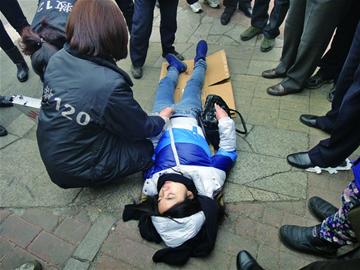 22歲女白領上班半路走暈 不吃早飯傷腦傷胃