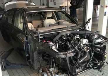 寶馬轎車撞掉車輪安全氣囊未開 質(zhì)量問題頻現(xiàn)